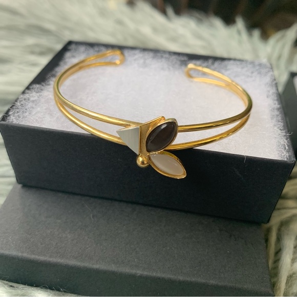 Vintage Gold Toned Bracelet - Picture 2 of 8